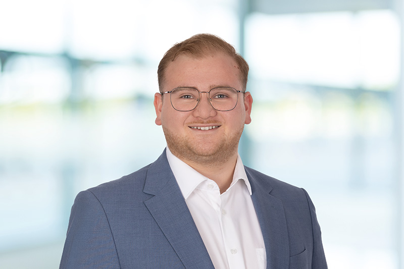 Ernest 
		  Icellari